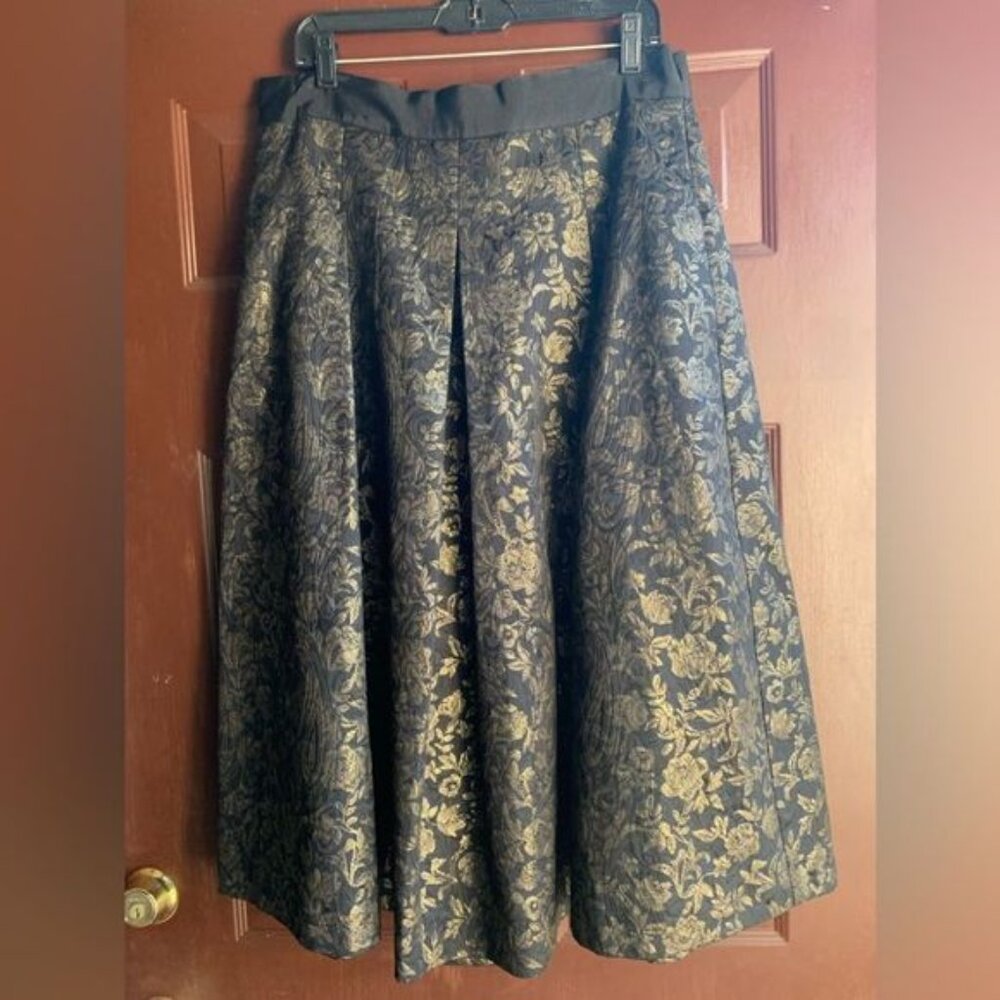 𝅺WHBM Black & Gold Skirt NWT